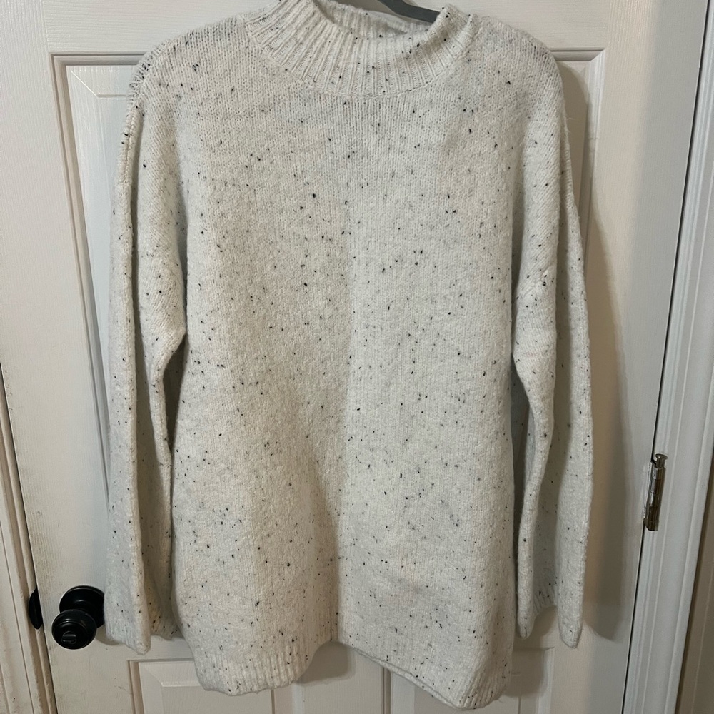 NWT Boutique Women’s Oversized M/L White Black Speckled Bell Sleeve Sweater
